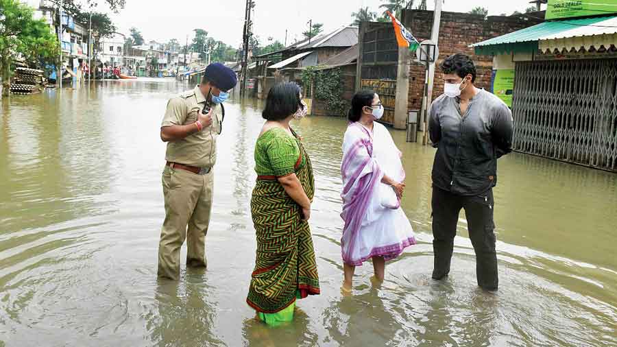 West Bengal flood big news:पश्चिम बंगाल में आया भारी बाढ़ का सैलाब